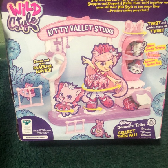 Toy - Picture 2 of 2